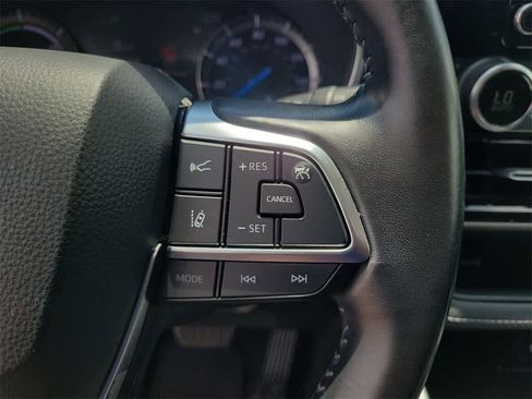 Used 2020 Toyota Highlander XLE image 25