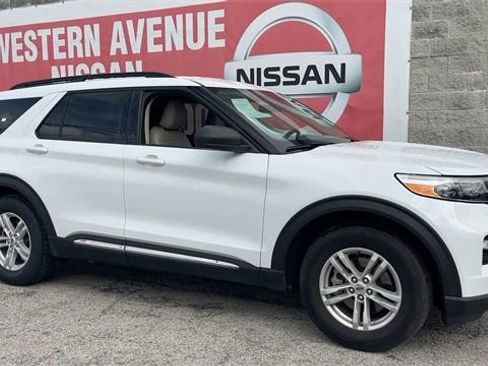 Used 2024 Ford Explorer XLT w/ Equipment Group 202A image 3