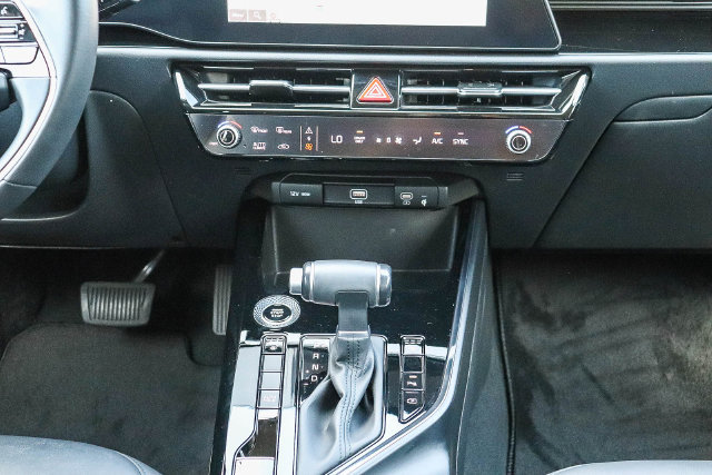 Certified 2025 Kia Niro EX FWD image 14