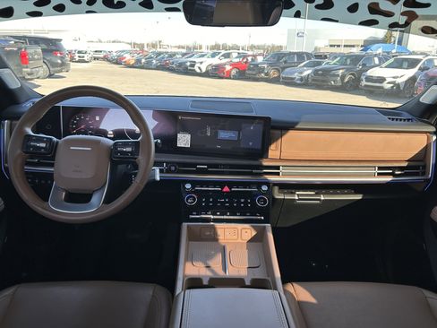 Used 2025 Hyundai Santa Fe Limited image 10