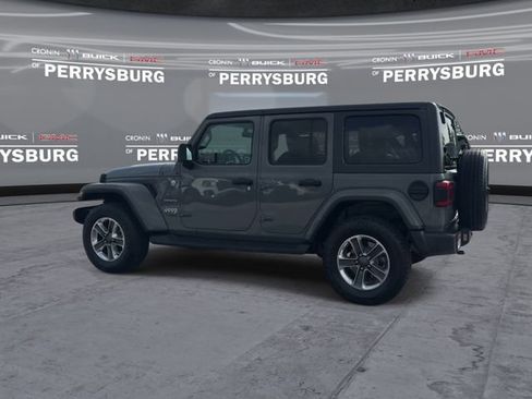 Used 2018 Jeep Wrangler Unlimited Sahara AWD/4WD image 5