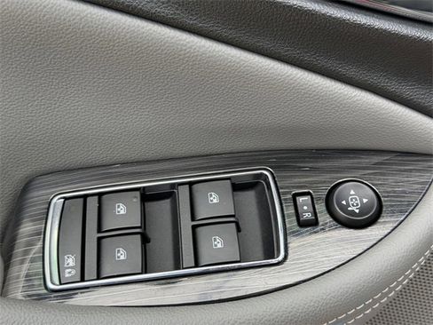 Used 2017 Chevrolet Impala LT w/ Convenience Package image 22