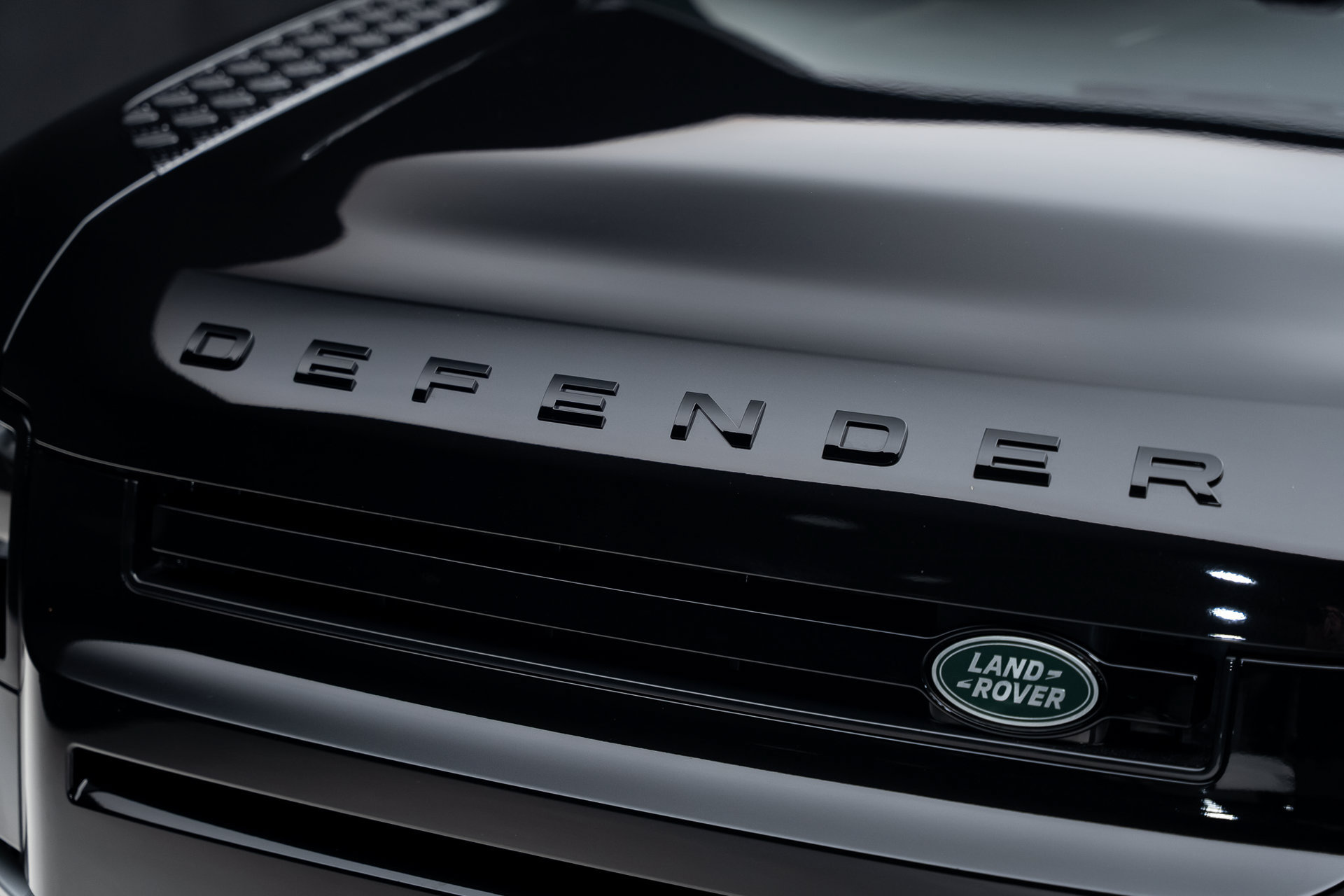 Used 2024 Land Rover Defender 110 S AWD/4WD image 13