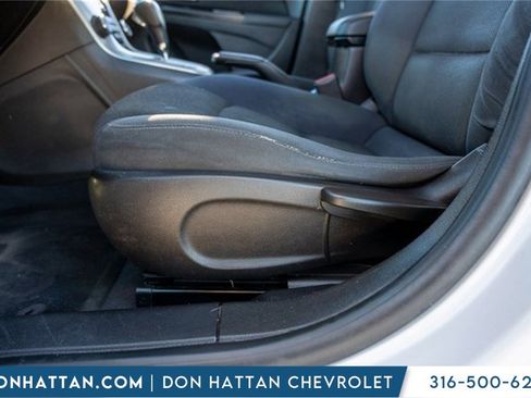 Used 2014 Chevrolet Cruze LT image 17