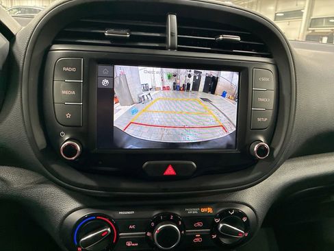 Used 2022 Kia Soul LX image 26