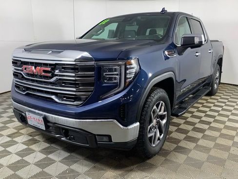 Used 2022 GMC Sierra 1500 SLT w/ SLT Convenience Package image 2