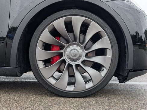 Used 2023 Tesla Model Y Long Range AWD/4WD image 11