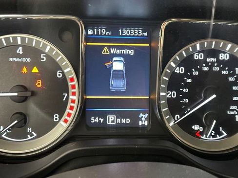 Used 2019 Nissan Titan SV image 18