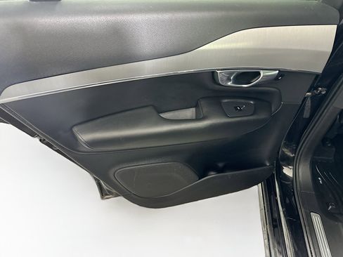 Used 2021 Volvo XC90 T5 Momentum w/ Protection Package Premier image 25