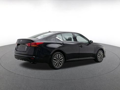 Used 2025 Nissan Altima 2.5 SV FWD image 8