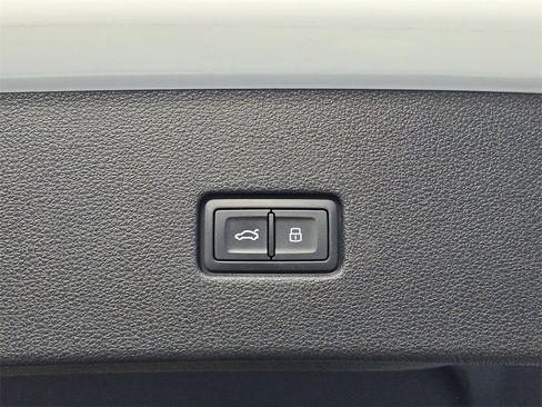 Used 2020 Audi Q8 Premium w/ Convenience Package image 17