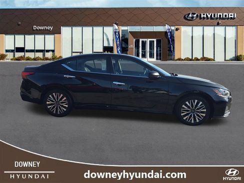 Used 2024 Nissan Altima 2.5 SV FWD image 6