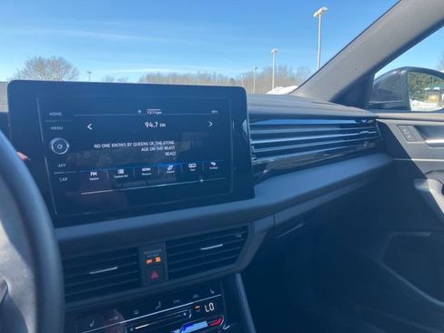 Used 2025 Volkswagen Jetta Sport image 8