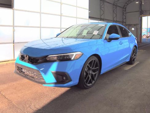 Used 2024 Honda Civic Sport Touring image 4