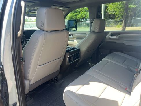 Used 2025 GMC Sierra 2500 SLT w/ SLT Premium Package AWD/4WD image 15