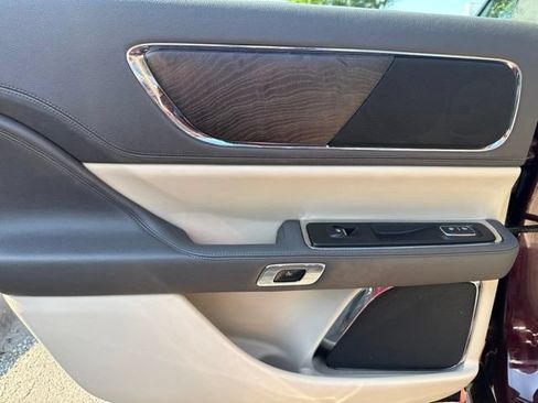 Used 2017 Lincoln Continental Select FWD image 46