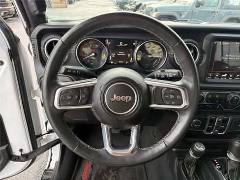Used 2022 Jeep Wrangler Unlimited Sahara w/ Cold Weather Group AWD/4WD image 23