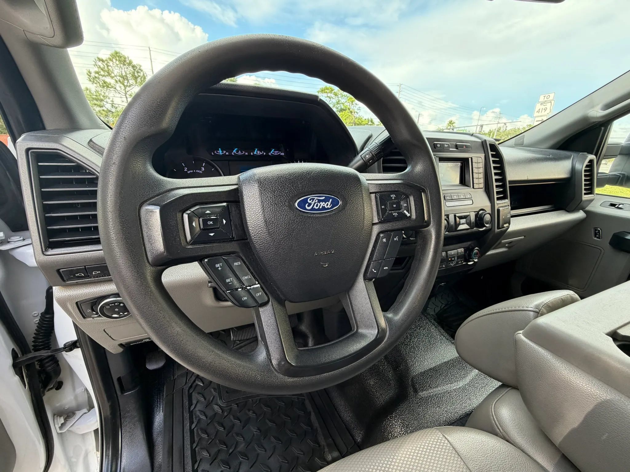 Used 2022 Ford F350 XL w/ Power Equipment Group AWD/4WD image 9