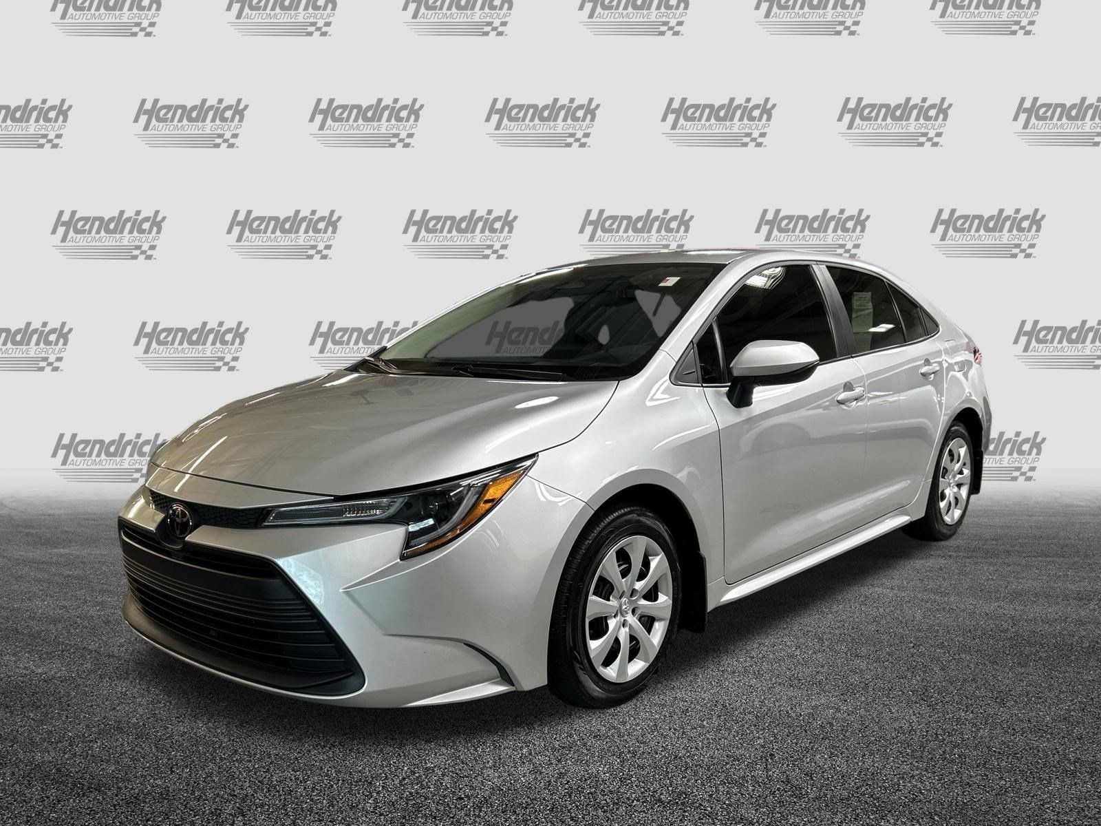 Used 2025 Toyota Corolla LE FWD image 5