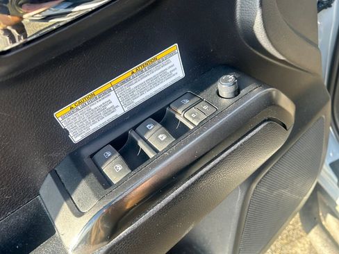 Used 2020 Toyota Tacoma TRD Off-Road image 19