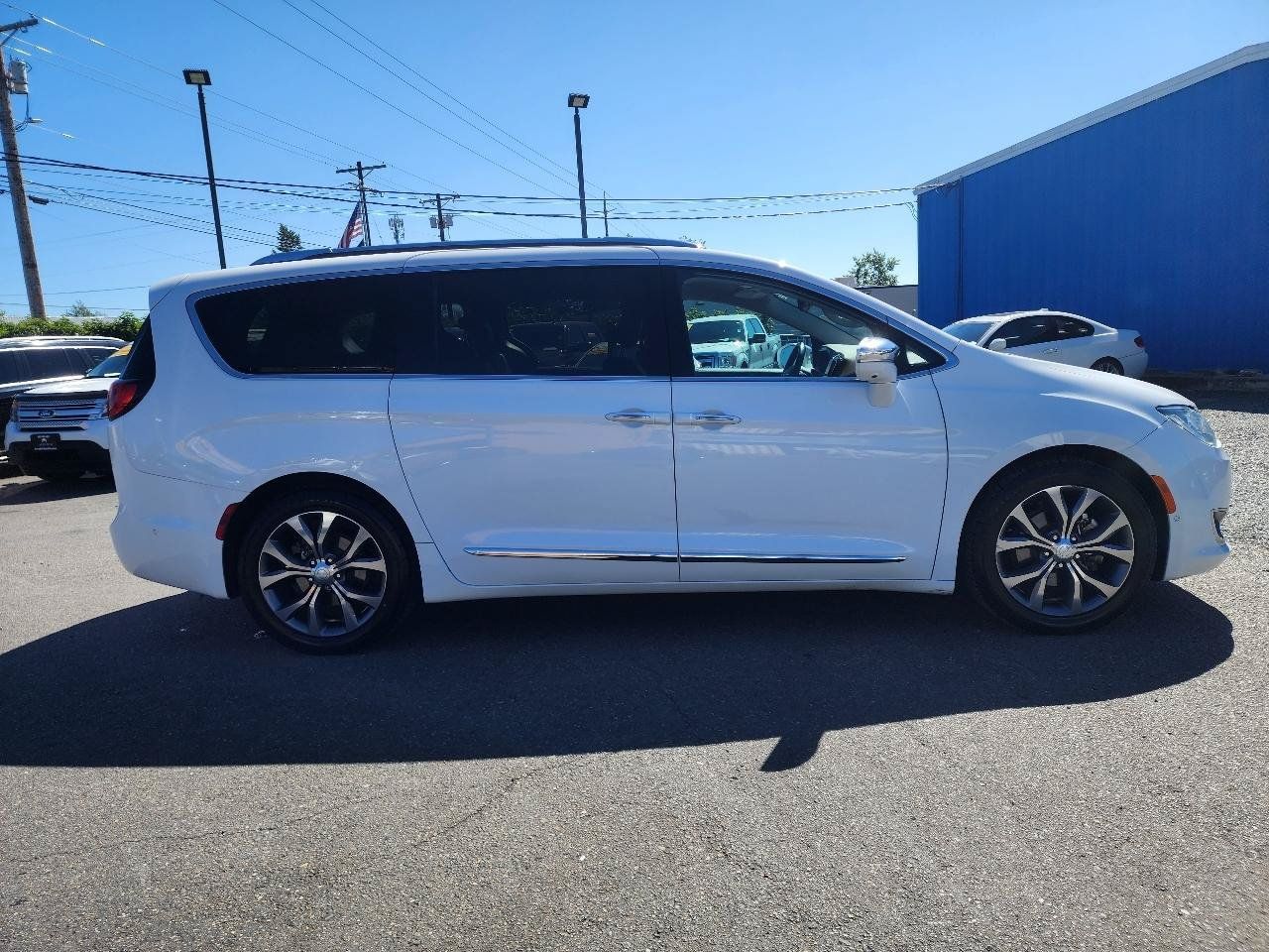 Used 2018 Chrysler Pacifica Limited w/ Advanced Safetytec Group FWD image 5