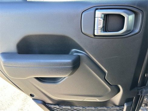 Used 2024 Jeep Gladiator Sport image 18