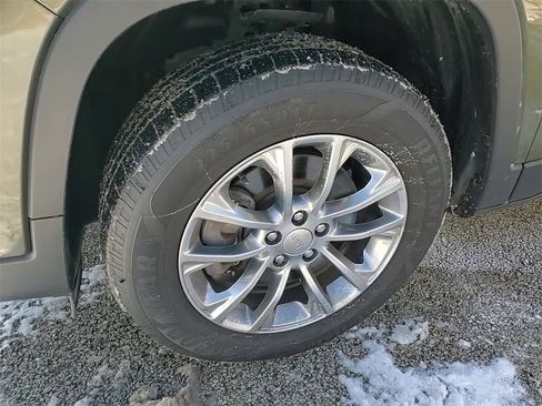 Used 2020 Jeep Cherokee Latitude Plus w/ Cold Weather Group image 17