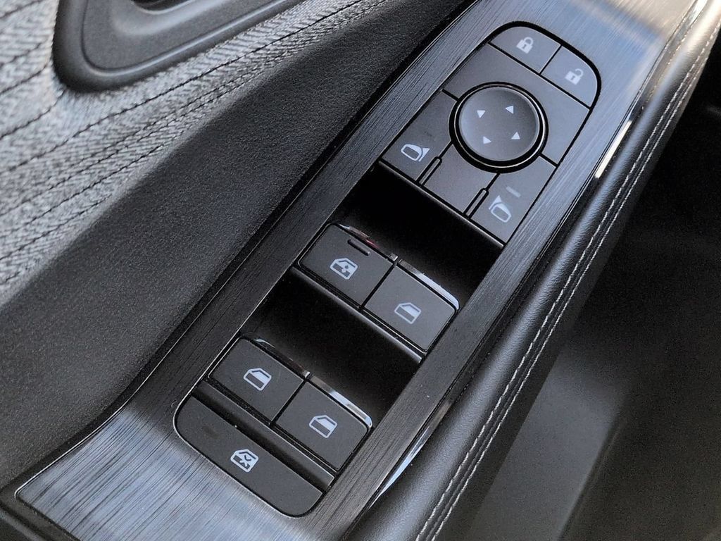 Certified 2023 Nissan Rogue SV FWD image 22
