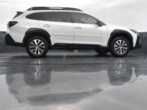 Used 2025 Subaru Outback Premium w/ Popular Package #1A image 40