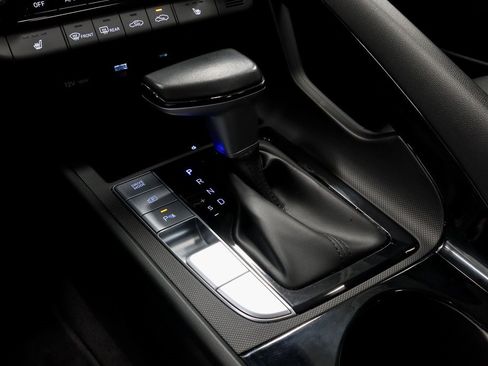 Certified 2024 Hyundai Elantra Limited image 37