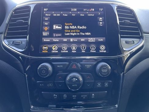 Used 2021 Jeep Grand Cherokee Laredo X image 17