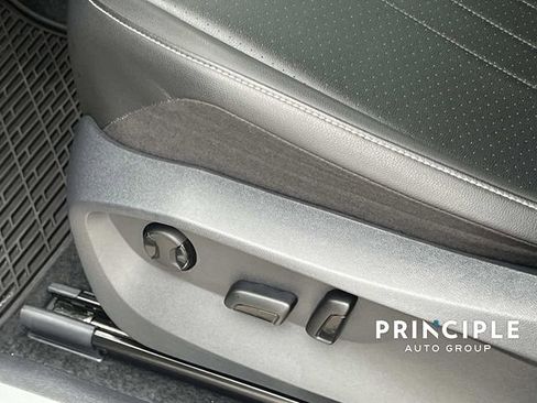 Used 2024 Volkswagen Tiguan SE R-Line image 17