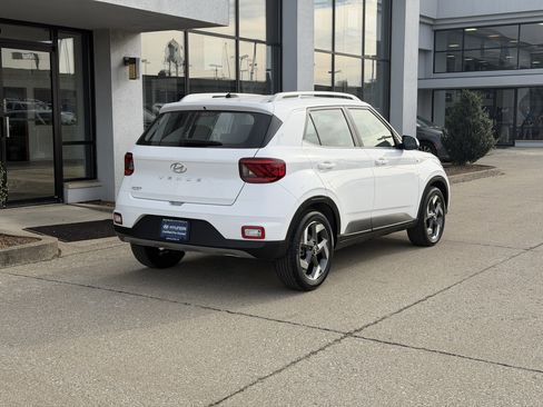 Certified 2025 Hyundai Venue SEL image 5