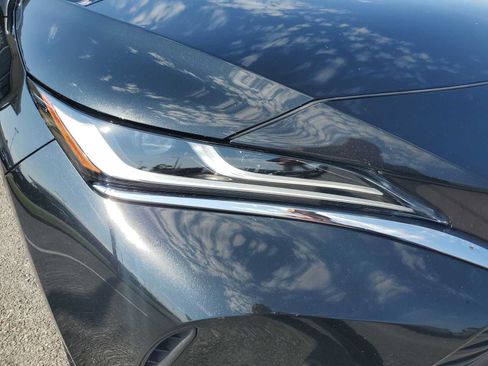 Used 2022 Toyota Venza Limited AWD/4WD image 10