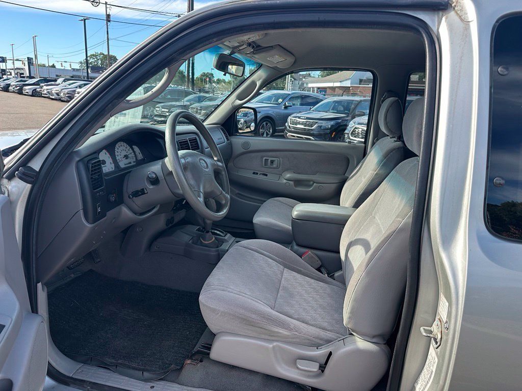 Used 2003 Toyota Tacoma 4x4 Xtracab V6 w/ Convenience Pkg image 9