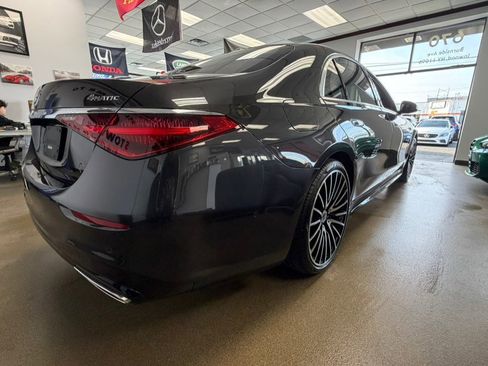 Used 2022 Mercedes-Benz S 580 4MATIC Sedan w/ AMG Line Package image 17