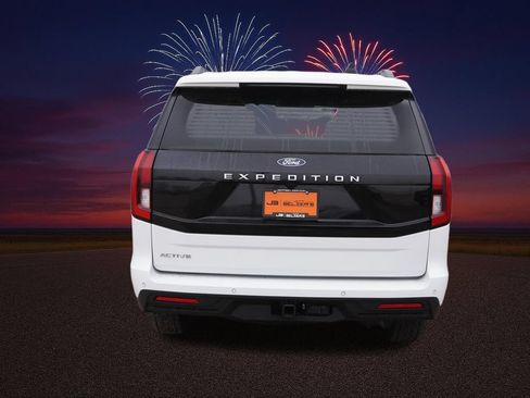 Certified 2025 Ford Expedition Active AWD/4WD image 6