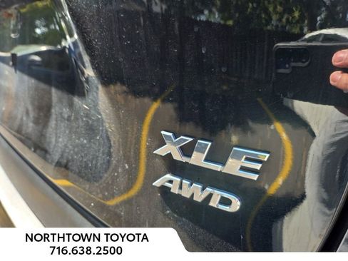 Used 2019 Toyota RAV4 XLE Premium image 9