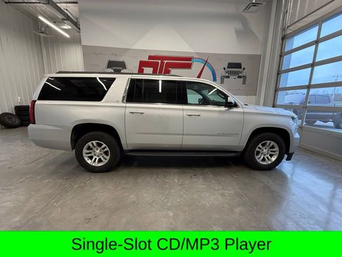 Used 2019 Chevrolet Suburban LT image 2