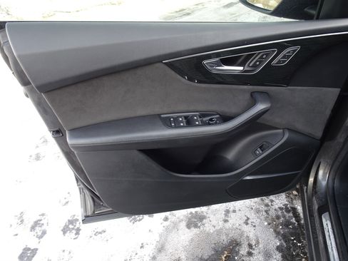 Used 2019 Audi Q8 Prestige w/ Luxury Package image 16