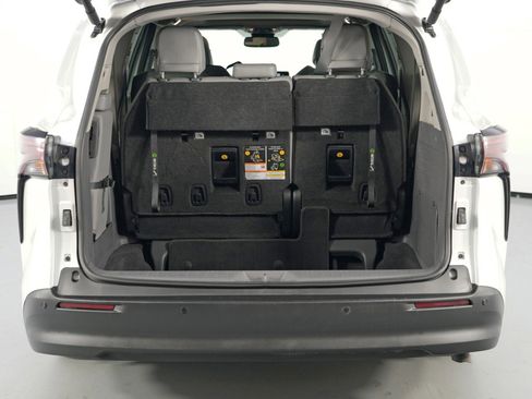 Used 2023 Toyota Sienna XLE w/ XLE Plus Package image 10