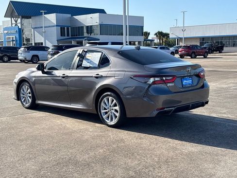 Used 2021 Toyota Camry LE FWD image 11