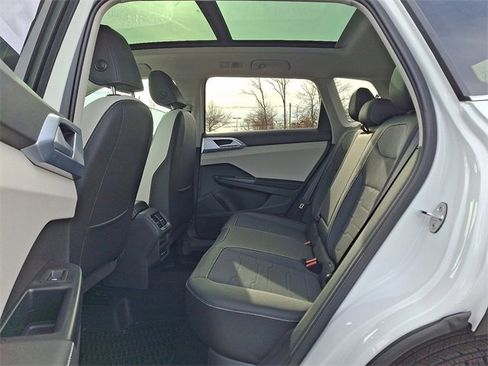 New 2026 Volkswagen Taos SE image 5