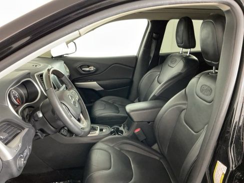 Used 2017 Jeep Cherokee Overland w/ Technology Group image 14