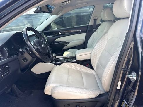 Used 2017 Kia Cadenza Limited FWD image 5