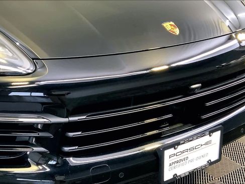 Used 2022 Porsche Cayenne image 64