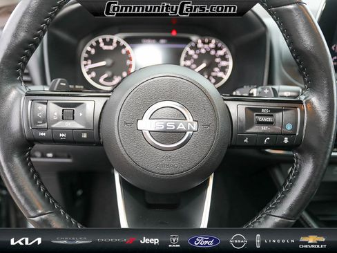 Used 2023 Nissan Rogue SL image 25