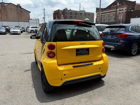 Used 2013 smart fortwo passion RWD image 4