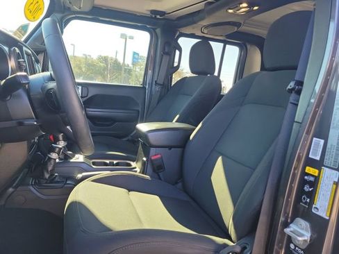 Used 2023 Jeep Gladiator Willys image 16