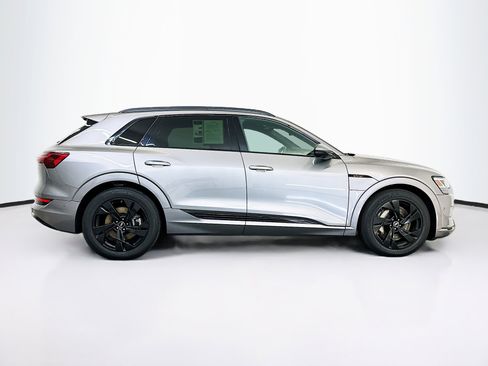 Used 2023 Audi e-tron Premium w/ Convenience Plus Package AWD/4WD image 10